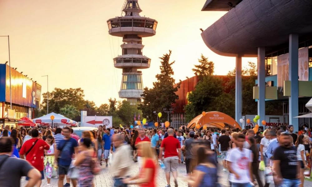 Σε εμβολιαστικά κέντρα μετατρέπονται Helexpo και ΔΕΘ!